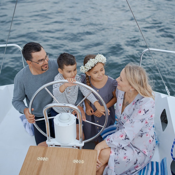 travel guide with family